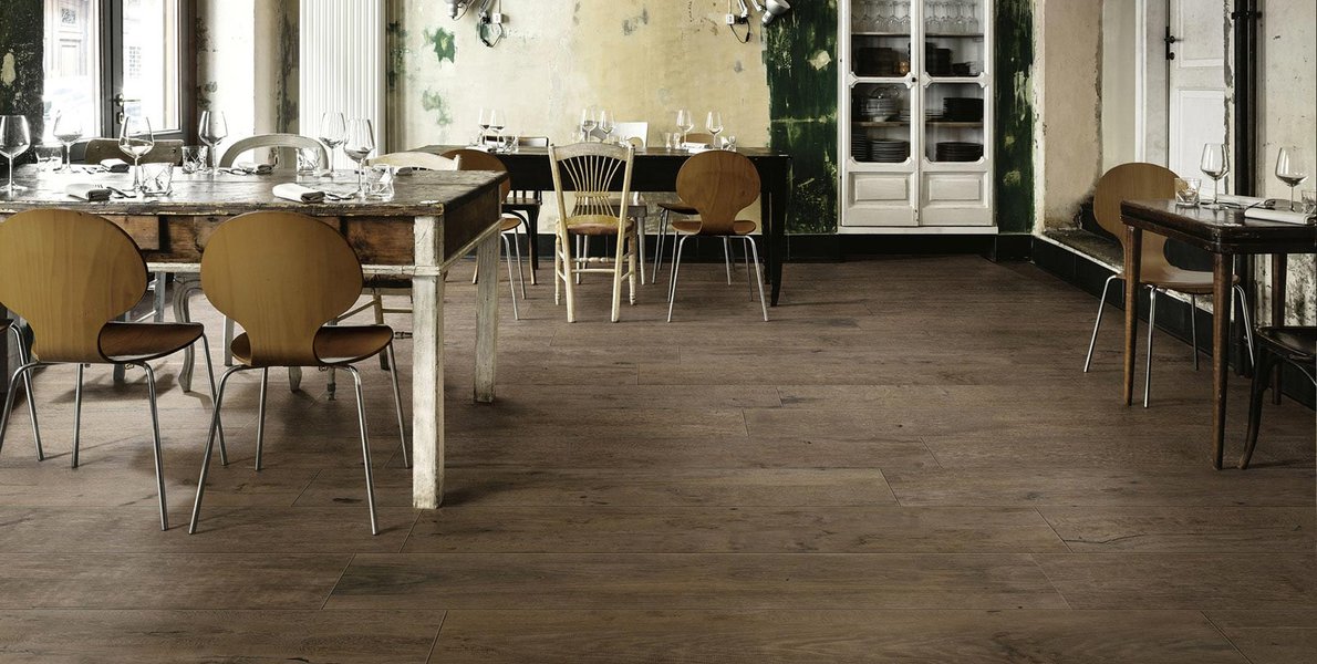 Todo el encanto de la madera desgastada en el gres porcelánico Treverkdear