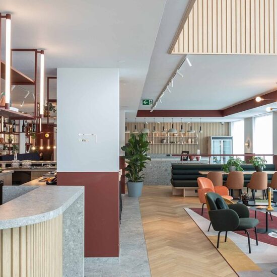 Placas de gres a medida en un moderno restaurante de Bruselas