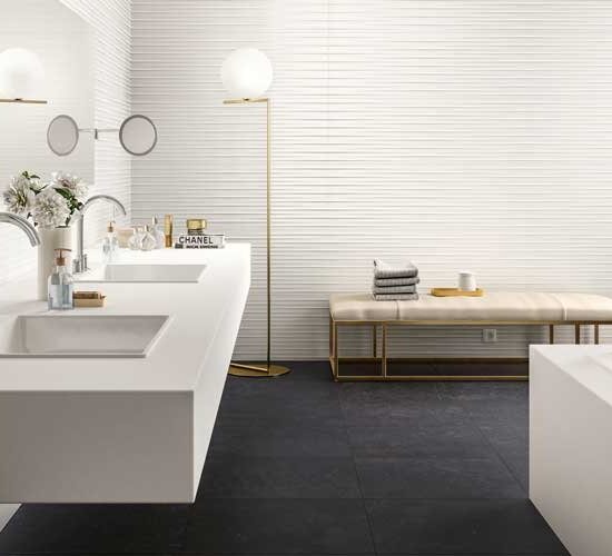 Paredes dinámicas. Efecto tridimensional para un baño moderno