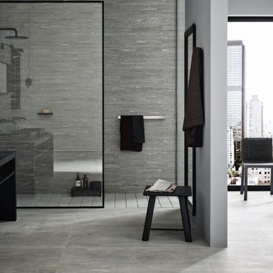 Gres efecto piedra para interiores minimales y metropolitanos