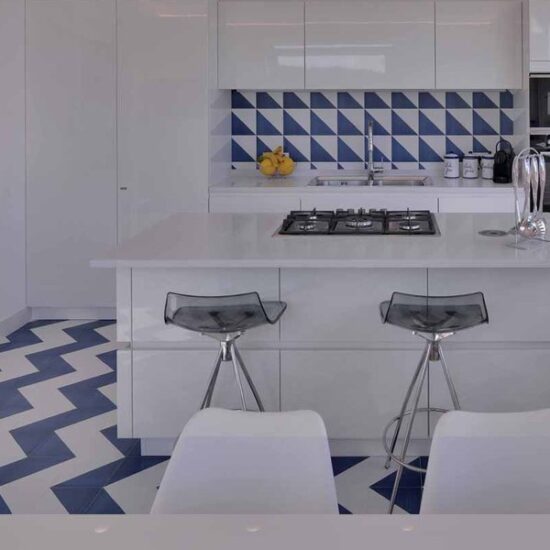 Símbolos del estilo mediterráneo en la reforma  de una casa en la costa sorrentina