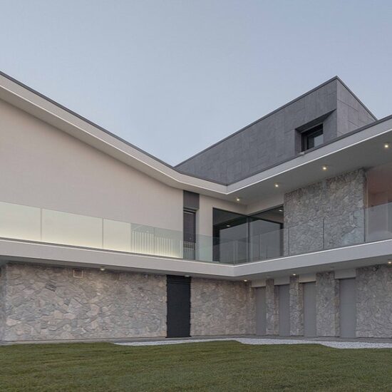 Entre la naturaleza y el relax: una villa abierta al paisaje
